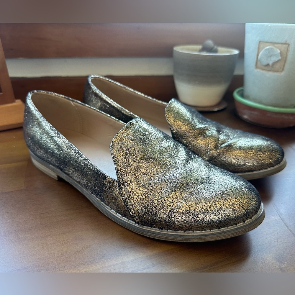 Indigo Road gold metallic leather slip on flat loafer -size 8